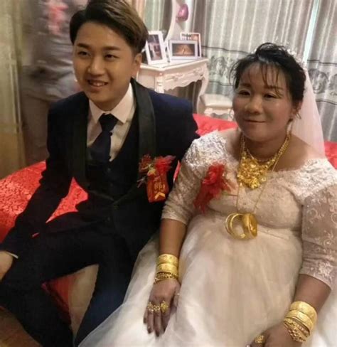 印尼18岁男子2周连娶两位老婆,女方求婚不允许拒绝,父母不乐意