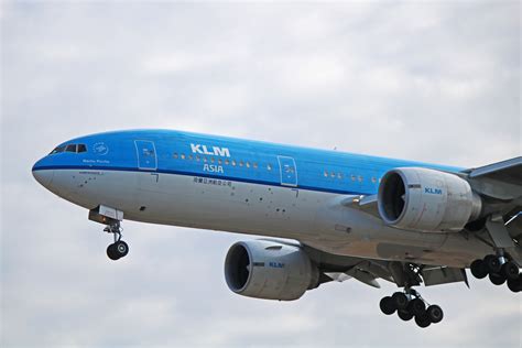 G-VIIA: British Airways Boeing 777-200ER (& A Case Of The Flying Door)