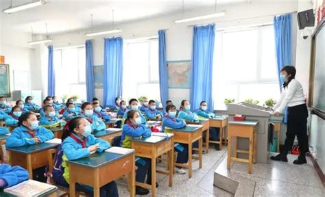 关于中小学生在校用手机 北京这所学校的做法亮了！_手机新浪网