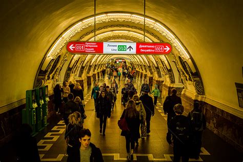 俄罗斯莫斯科地铁高清图片下载-正版图片500549036-摄图网