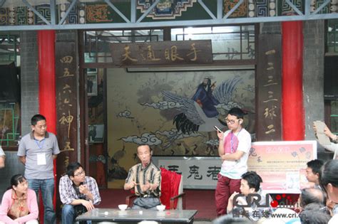 中国文艺网_网媒记者聚焦“杂技之乡” 感受非物质文化遗产魅力