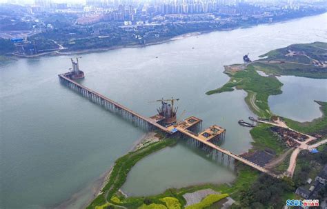 百米高空架起跨江天梯 航拍泸州长江二桥建设现场_四川在线