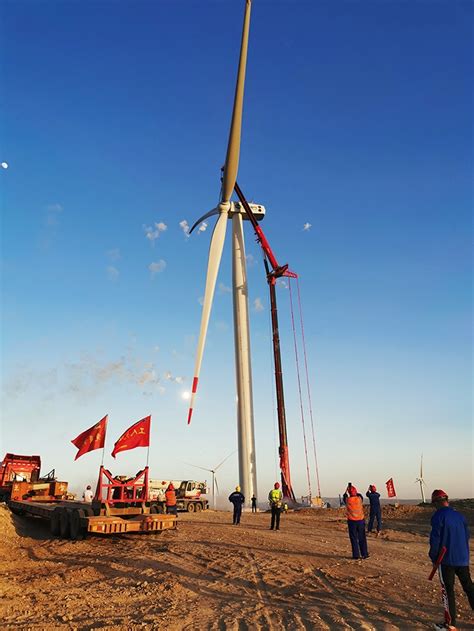 贵州工程公司 基层动态 国投中宁恩和50兆瓦风电项目风机吊装完成