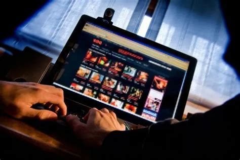 无锡警方破获全国首起“暗网”淫秽色情网站案，会员超6万_手机新浪网