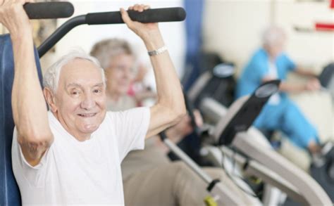 老年人如何在室内锻炼 推荐5大养生动作_老人健身_老人_99健康网