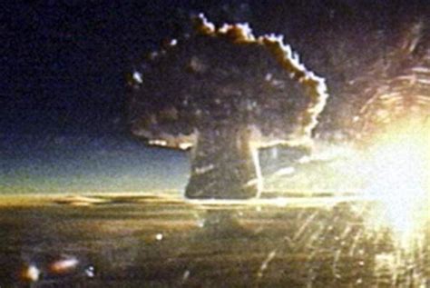 历史上的今天10月30日_1961年苏联制造的氢弹沙皇炸弹在北冰洋新地岛试爆，成为人类史上威力最大的一颗炸弹。