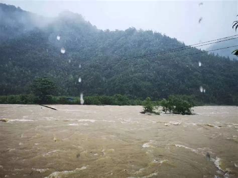 雨势猛烈 贵州沿河务川等地山洪爆发水位暴涨-图片频道