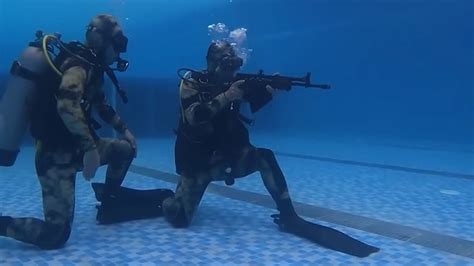 屏住呼吸！沉浸式感受特种兵水下射击训练_腾讯视频