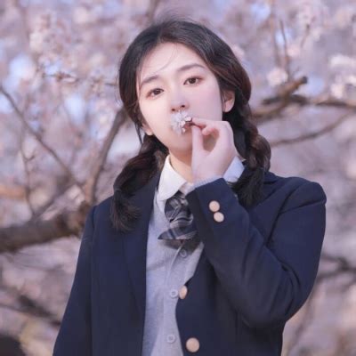 复古风电影里的头像女生