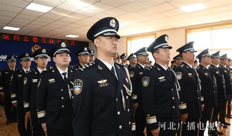 视频：首个中国人民警察节 四川公安举行警旗升旗仪式_四川在线