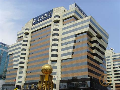 深圳金港大厦现代城市楼体亮化工程设计以及成功案例