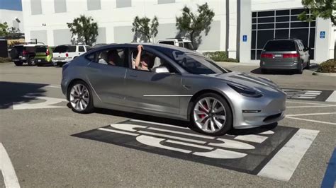 性价比更高 特斯拉Model 3中国市场开始正式交付 - 青岛新闻网