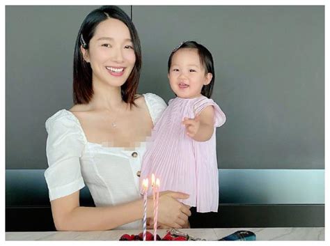 王祖蓝女儿近照曝光，网友直呼太惊喜，完美遗传妈妈的颜值
