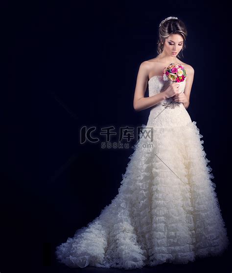 温柔女生头像穿婚纱