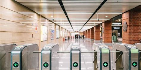 上海地铁同站进出10分钟内可人工退票，“0公里收费规则”如何优化的？_手机新浪网