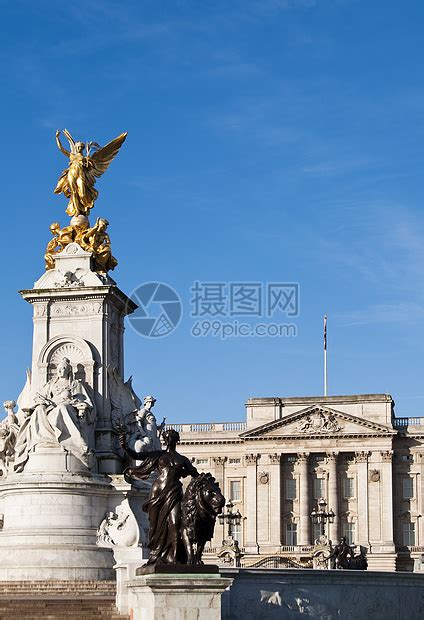 英国伦敦白金汉宫前的维多利亚纪念堂高清摄影大图-千库网