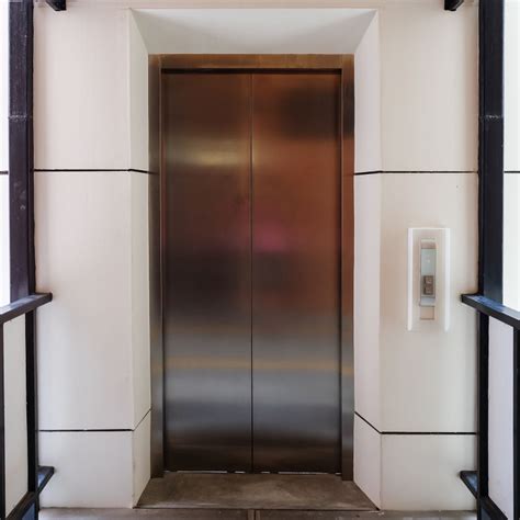 打开的电梯图片-办公楼里正在打开的电梯素材-高清图片-摄影照片-寻图免费打包下载