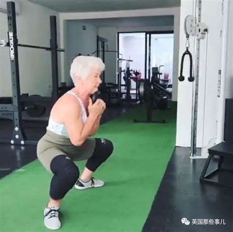 杭州65岁奶奶结缘瑜伽做教练 “粉丝”抢课忙(图)_手机新浪网