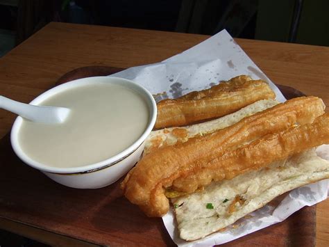 台湾早餐：油条加豆浆是一道最普及且深入民间的早餐，-舌尖上的早餐 你知道多少亚太国家早餐套图-第10张