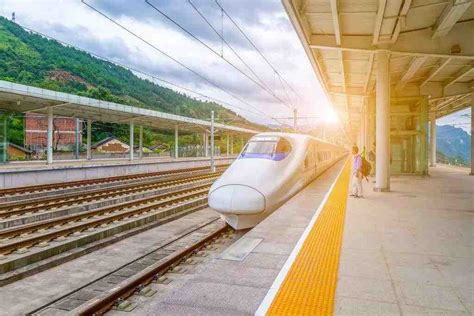 非凡十年 | 高铁飞速发展 绘出幸福“出行图”_梧州_南站_旅客