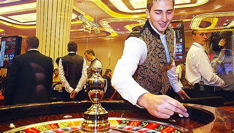 澳门博彩不景气 赌王何鸿燊之子去俄罗斯开了个最大赌场|界面新闻 · 商业
