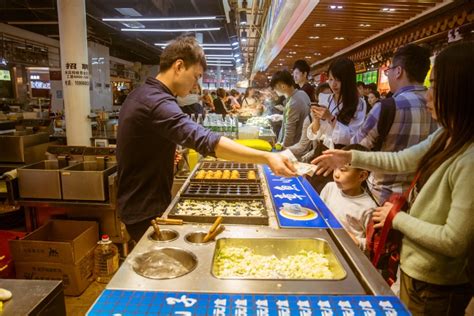 2022东门步行街购物,品尝着小吃美食，陶醉于深圳...【去哪儿攻略】