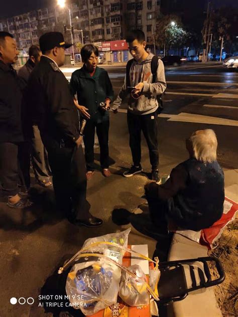 89岁老人迷失街头 郑州热心人帮她找到家人-大河新闻