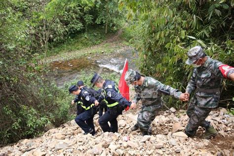 云南德宏：开展边境线巡逻-人民图片网