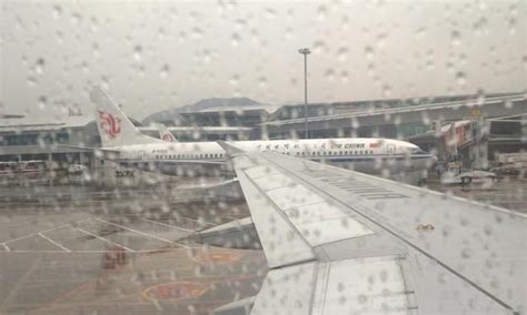 下雨飞机会延迟起飞或取消吗?需要根据下雨量判断|飞机|雨量|航班_新浪新闻