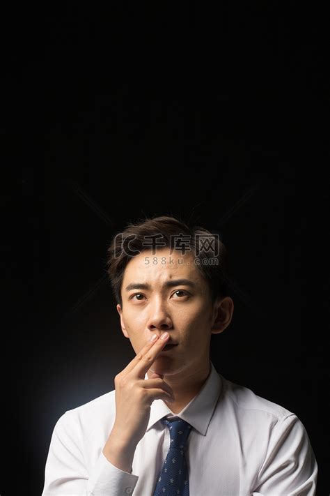 商务青年男人的肖像高清摄影大图-千库网