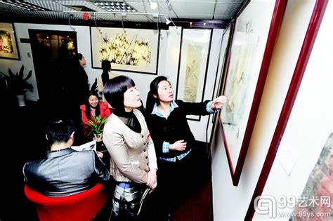 中国收藏网---新闻中心--书画经纪人撬动江城艺术市场（图）
