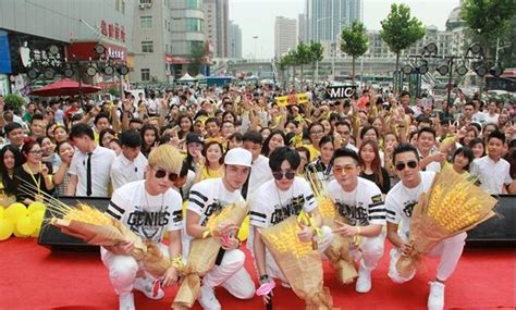 MIC男团空降郑州歌迷KTV 粉丝爆棚人气旺_河南频道_凤凰网