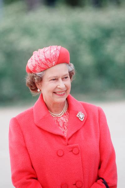女王伊丽莎白二世庆祝93岁生日：精彩人生回顾_星话题_名流派对频道_VOGUE时尚网
