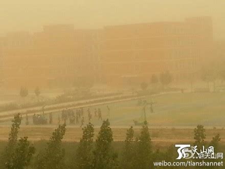 新疆喀什、克州等地遭遇特大沙尘暴袭击 漫天黄沙（组图）|能见度|风力_凤凰资讯