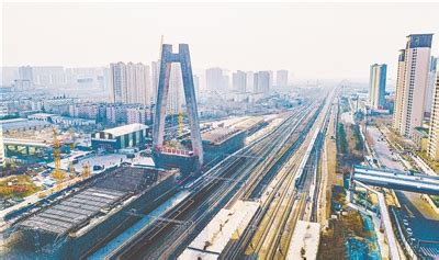 彩虹二路高架桥2万吨主塔顺利完成首次转体施工 - 新闻时讯 - 陕西网