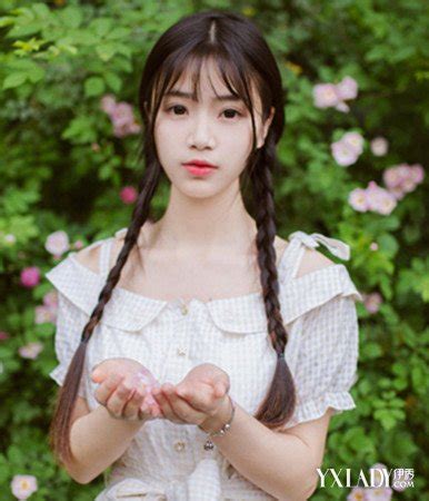 两个辫子的甜美女生头像