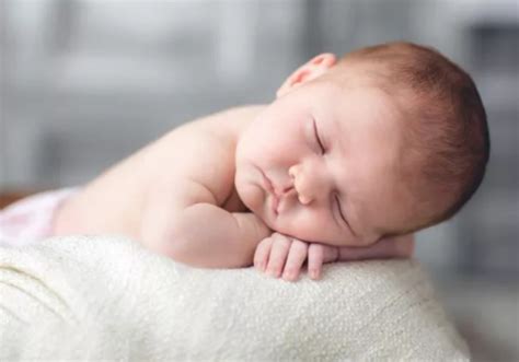 梦见可爱的婴儿（孩子睡觉时爱笑）-幼儿百科-魔术铺