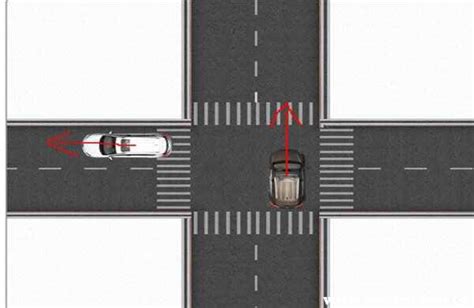 转弯的非机动车通过有信号灯控制的交叉路口时应当-有驾