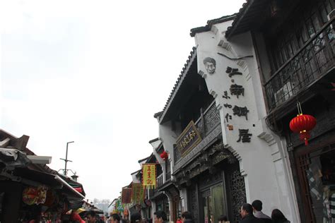 杭州清河坊老街，满街百年老店飘满历史的味道