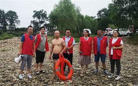 桃江一市民游泳时突发意外 志愿者合力救人 - 益阳对外宣传官方网站