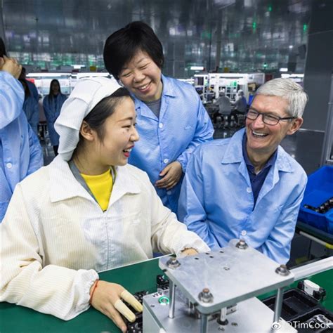 【风向标】苹果CEO库克现身北京三里屯，与众多粉丝合影。将出席2023年中国发展高层论坛年会。 $三六零(SH601360)$ $平安银行 ...