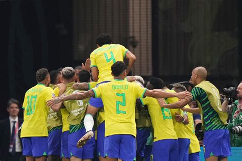 压轴的巴西队两球完胜塞尔维亚队，里沙利松凌空侧钩让球迷“醒瞌睡”