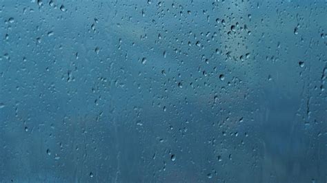 4K窗外雨滴下雨天梅雨季节玻璃窗上的水滴水珠mov格式视频下载_正版视频编号188557-摄图网