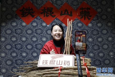河南温县：“银发直播团”带“火”农特产品-人民图片网