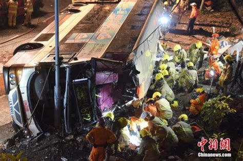 香港巴士侧翻事故已致18死62伤 港府启动应变机制_新民社会_新民网