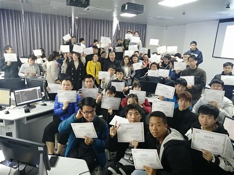 计算机系邀请IT行业导师对预毕业班进行专业岗前综合应用培训