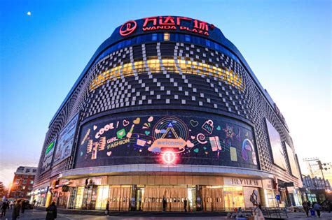 首座万达广场终于开业，但它能给深圳带来惊喜吗？|界面新闻