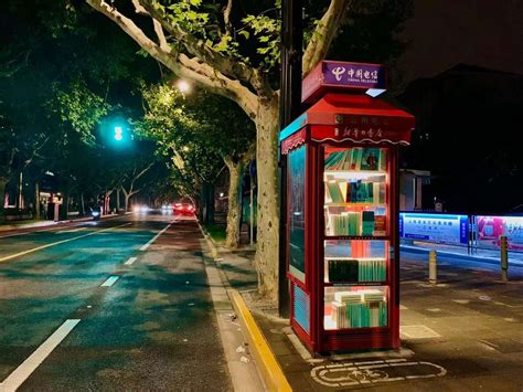 新华书店在新华路快闪，上海街头的书房灯塔你去了吗_文化 _ 文汇网