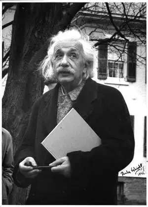 爱因斯坦发明不多，为何一个公式就能让他成为伟大的科学家|爱因斯坦|公式|伟大_新浪新闻