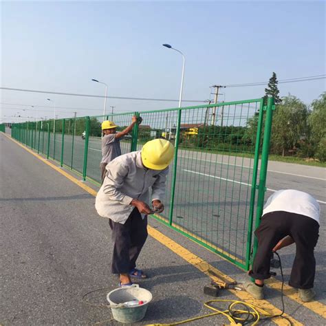 工程案例 / 公路护栏安装_南通市通州区奥昌建材有限公司